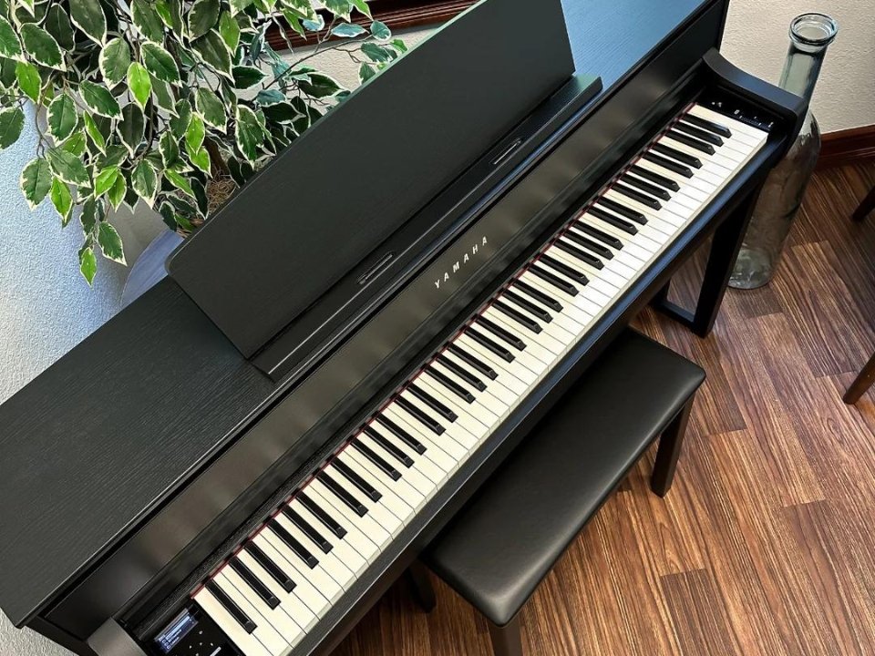YAMAHA CLP-775 B - Ảnh thực tế 8